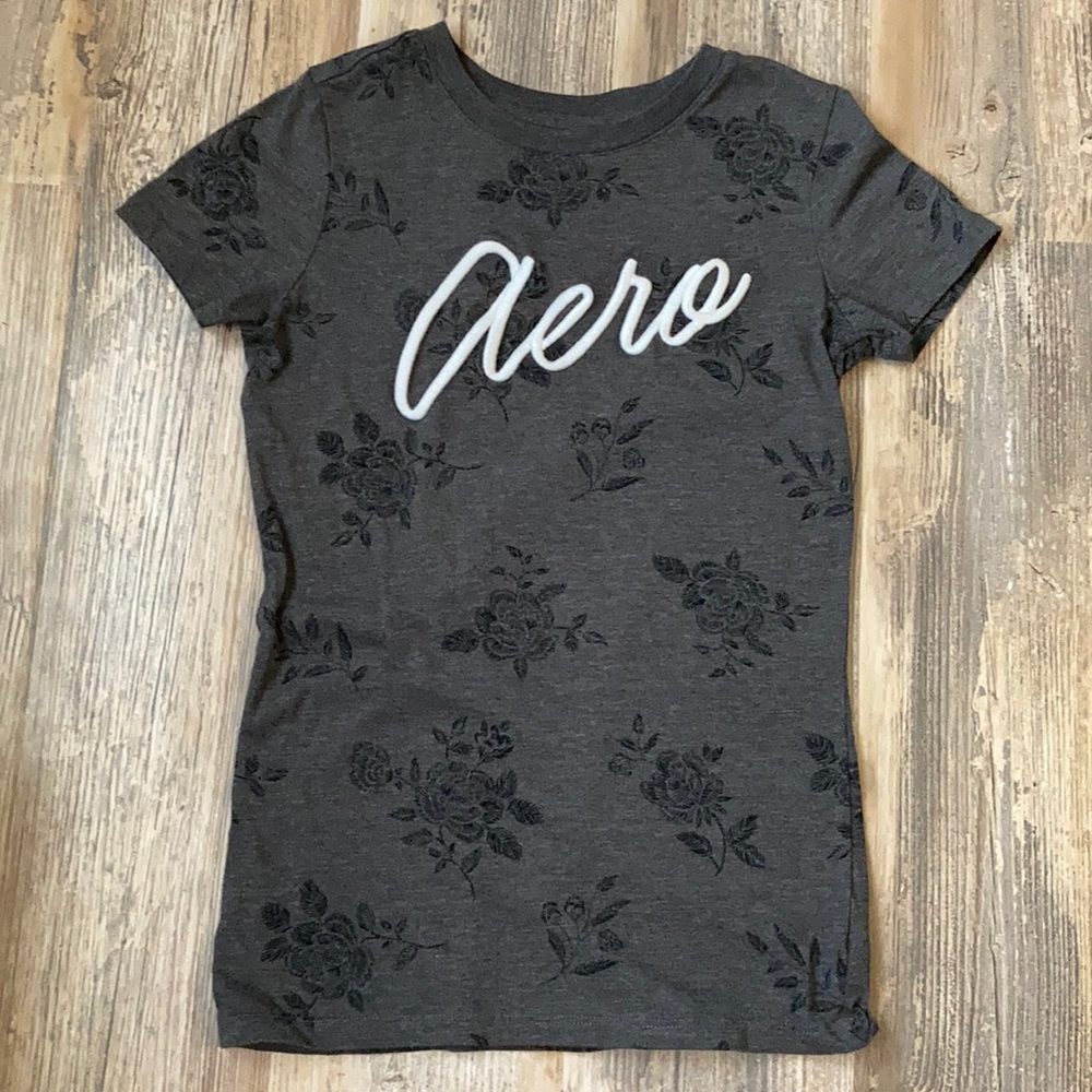 Gray Aeropostale tee